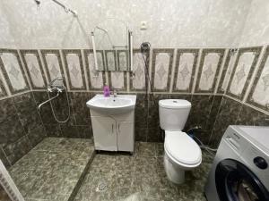a bathroom with a toilet and a sink and a shower at Ruz & Arian in Pʼarakʼar