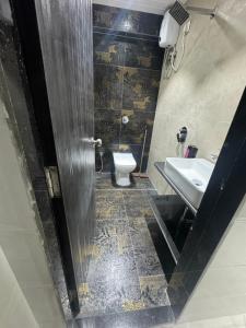Kupatilo u objektu Backpackers Villa Mumbai