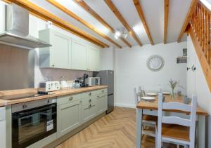 A kitchen or kitchenette at Badgers Rest