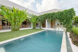 Πισίνα στο ή κοντά στο Tropical Villa Canggu Beach