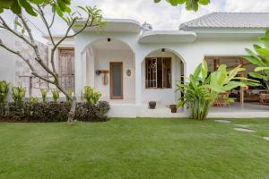 Κήπος έξω από το Tropical Villa Canggu Beach