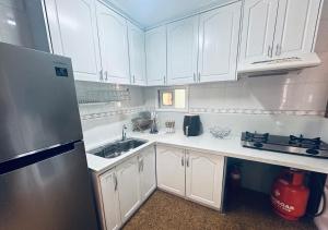 A kitchen or kitchenette at The Penthouse Zonevill Condo