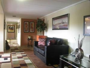 Gallery image of Queen's Place in Johannesburg +7 photos