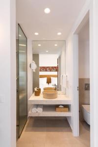 Foto dalla galleria di Plethora Luxury Suites a Rodhiá