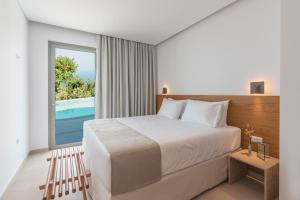 Foto dalla galleria di Plethora Luxury Suites a Rodhiá