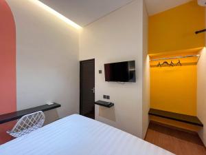 Μια τηλεόραση ή/και κέντρο ψυχαγωγίας στο SANS Hotel Premiere Majapahit Semarang