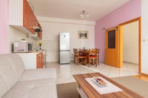 Kuchyňa alebo kuchynka v ubytovaní Seaside Holiday Home Jelica