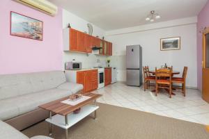Kuchyňa alebo kuchynka v ubytovaní Seaside Holiday Home Jelica