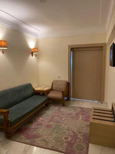 Regency Hotel Alexandria的休息区