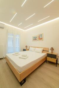 Ένα ή περισσότερα κρεβάτια σε δωμάτιο στο Spacius and Comfy apartment Thessaloniki