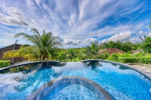 een zwembad voor een villa bij Bagia Bungalows in Nusa Penida