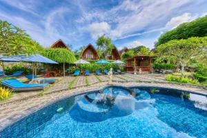 een afbeelding van een villa met zwembad bij Bagia Bungalows in Nusa Penida