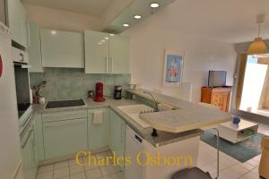 Dapur atau dapur kecil di Lagune Azur - sea view