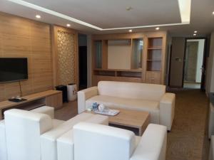 TV a/nebo společenská místnost v ubytování Nguyễn Quyền Hotel