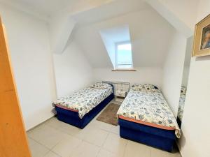 Posteľ alebo postele v izbe v ubytovaní Apartman Jezerane + 21 fotografií