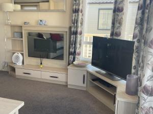 a living room with a large flat screen television at 49 Bayside Cove Pevensey Bay Holiday Park in Pevensey