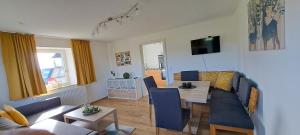 TV a/nebo společenská místnost v ubytování Ferienwohnung Wallersee