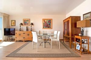 Et tv og/eller underholdning på Face mer : Les Vagues Bauloises