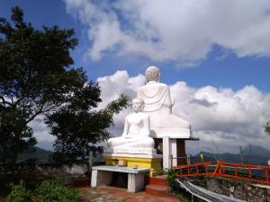 a large statue of a woman sitting on a bench at Alagalla Terrace in Kadugannawa