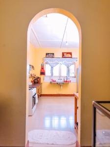 Ảnh trong thư viện ảnh của FARAJA HOMESTAY- Seamless Comfort in the Heart of the City - Free WiFi, Warm Hospitality, and Local Delights Await ở Moshi +38 ảnh