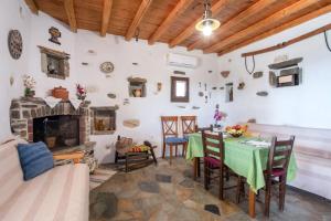 Gallery image of Savvas's Traditional House Paros in Episkopianá