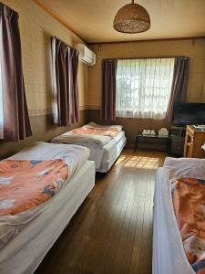Un pat sau paturi într-o cameră la 枇杷物語