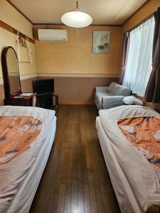 Un pat sau paturi într-o cameră la 枇杷物語