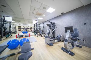 The fitness centre and/or fitness facilities at Crystal Hotel