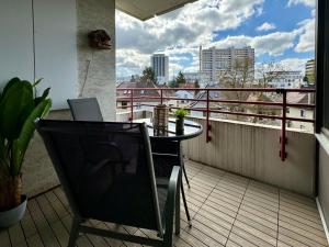 レーオンベルクにある3 Zimmer Apartment, 95 qm, max 5 Personen, Balkon, Garage, Internet 100 MBitのバルコニー(テーブル、ノートパソコン付)