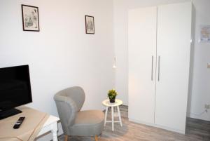 TV a/nebo společenská místnost v ubytování Hotel & Café Göller