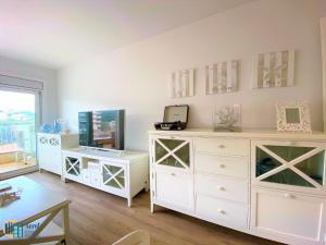 Televízia a/alebo spoločenská miestnosť v ubytovaní Apartamento Bluedream by Rent Costa Brava