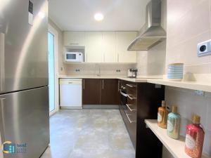 Kuchyňa alebo kuchynka v ubytovaní Apartamento Bluedream by Rent Costa Brava