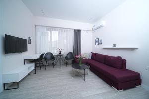 TV i/ili multimedijalni sistem u objektu Sweet Home Apart-Hotel
