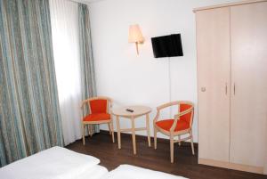 Postel nebo postele na pokoji v ubytování Hotel & Café Göller