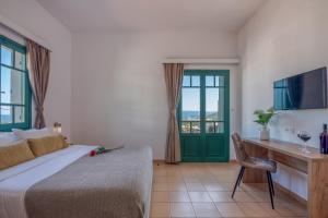 Posteľ alebo postele v izbe v ubytovaní Kaliviani Traditional Hotel