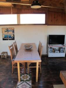 TV a/nebo společenská místnost v ubytování Sea Views / Fabulous Attic / Fast Fibre Optic