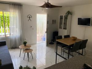 TV a/nebo společenská místnost v ubytování Casa Laura ,Vera Playa