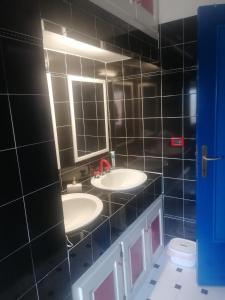 A bathroom at Coros