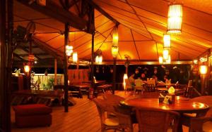 Restoran või mõni muu söögikoht majutusasutuses Amber Sands Beach Resort
