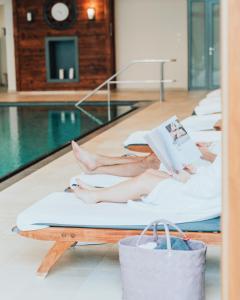 Bazén v ubytování Der Eisvogel - Wellness- & Genusshotel nebo v jeho okolí