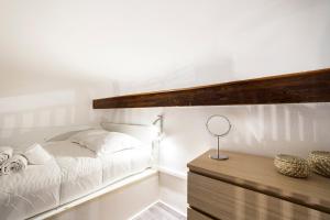 En eller flere senge i et værelse på Le cocon de Lyon