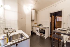 Kuchyň nebo kuchyňský kout v ubytování Le Jacobins/Apartment 4 People AIL
