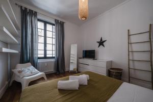 TV a/nebo společenská místnost v ubytování Le Jacobins/Apartment 4 People AIL
