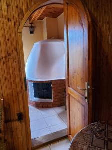 Posteľ alebo postele v izbe v ubytovaní Szilvásváradi Kemencés Apartmanok