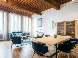 a living room with a table and chairs and a couch at Spacieux au cœur de Lyon AIL in Lyon