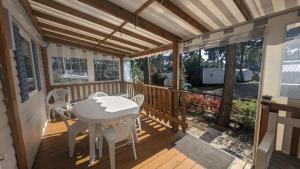 Zdjęcie z galerii obiektu Mobilhome Eleganzia 713 Bonne Anse Plage w mieście Les Mathes