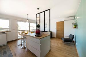 Zdjęcie z galerii obiektu Appartement avec balcon - clim et parking AIL w mieście Lyon