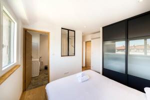 Zdjęcie z galerii obiektu Appartement avec balcon - clim et parking AIL w mieście Lyon +15 zdjęć