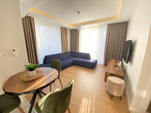 a living room with a blue couch and a table at Brand new cozy 1BDR/1BTH apartment in Bakırköy in Istanbul