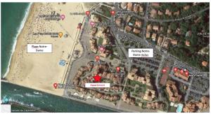 een kaart van een strand met gebouwen en tuinen bij Vacances en famille à la plage in Capbreton